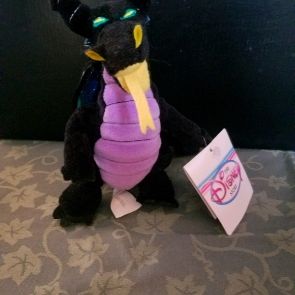 Disney Maleficent and her Dragon - Picture 1 of 3